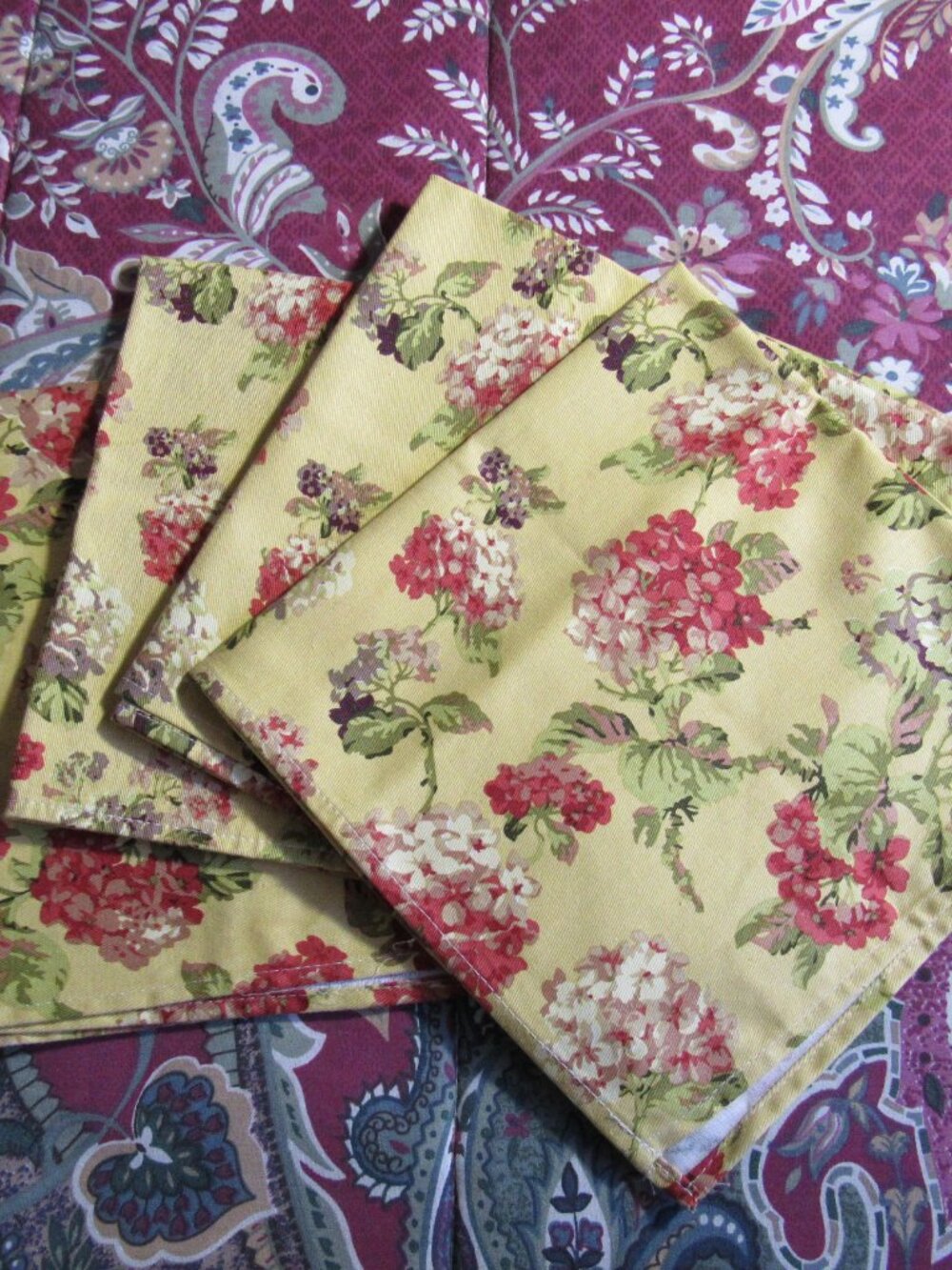 Set of 4 WAVERLY Napkins